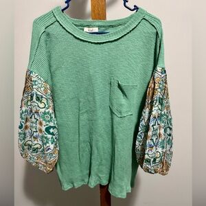 Easel Women’s Terry Knit Top with Mixed Print Sleeves in Matcha Latte Large NWT
